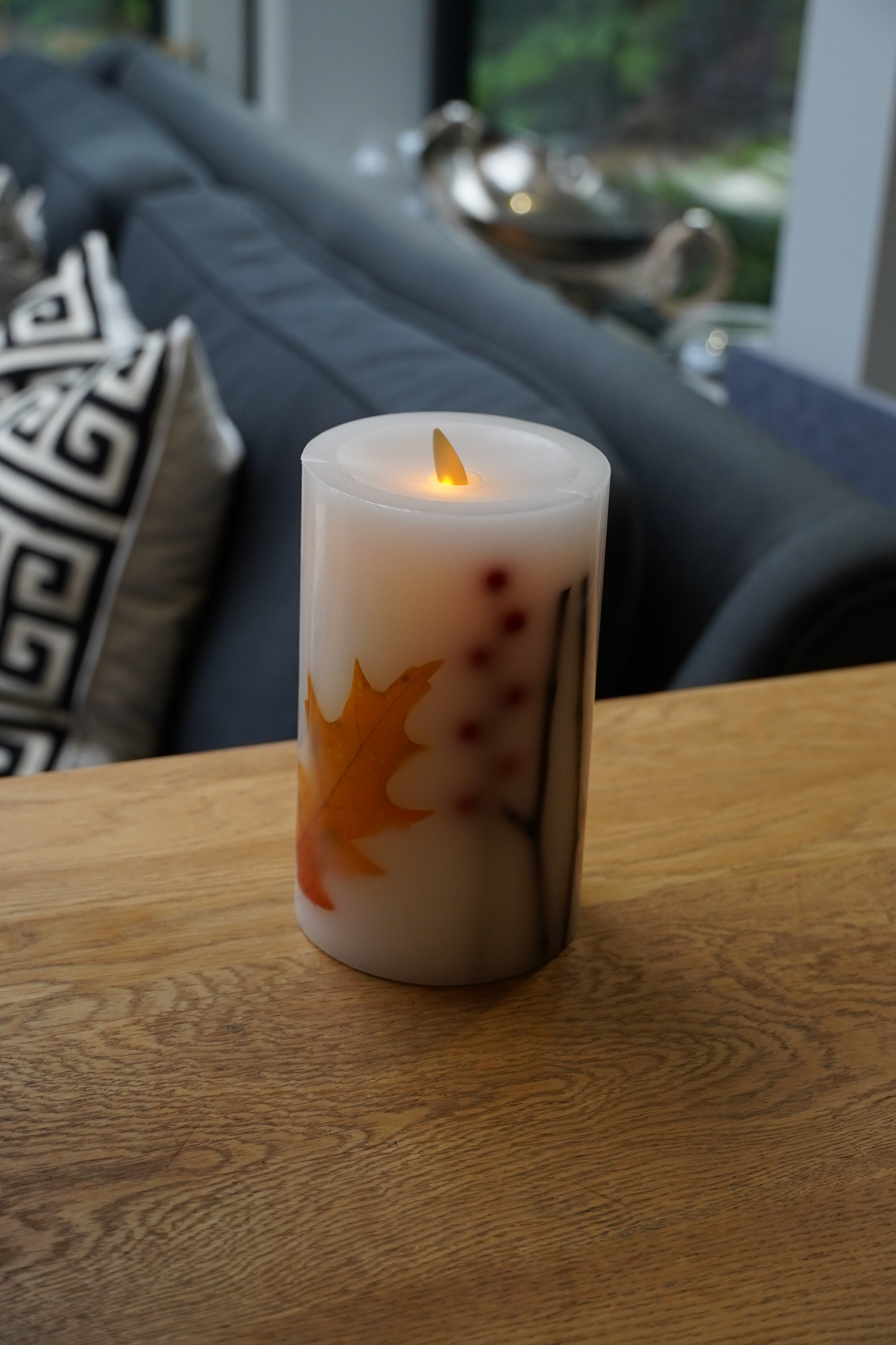 This Luminara Twig, Berry & Leaf Inclusions Flameless Pillar is the fashion-forward centerpiece for all your candle decor needs. They selected this modern melted design to showcase the dancing Real-Flame Effect from all angles, ensuring endless decorating possibilities!