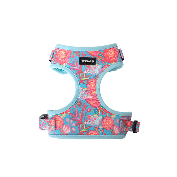 Available in 3 sizes, this cute, stylish floral harness is the perfect new accessory for your beloved pet. With a shape that is designed to provide chest support in fabrics that won’t irritate the legs or belly, harnesses are a must-have for puppies and larger breed dogs in reducing unnecessary pressure on their necks and backs.